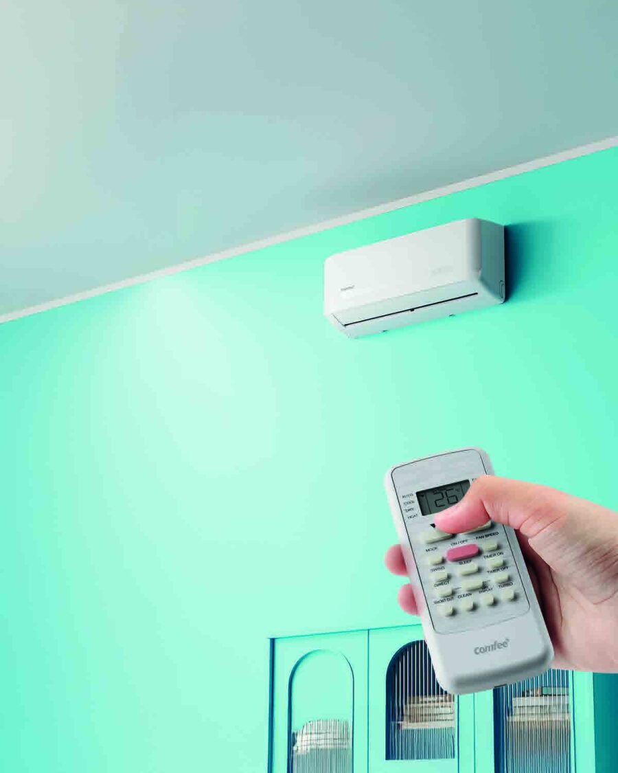 Aire acondicionado Comfee 12.000 BTU instalado en un living