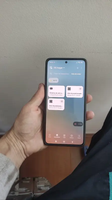 Aplicación en el celular mostrando las dos unidades del multisplit conectadas por WiFi